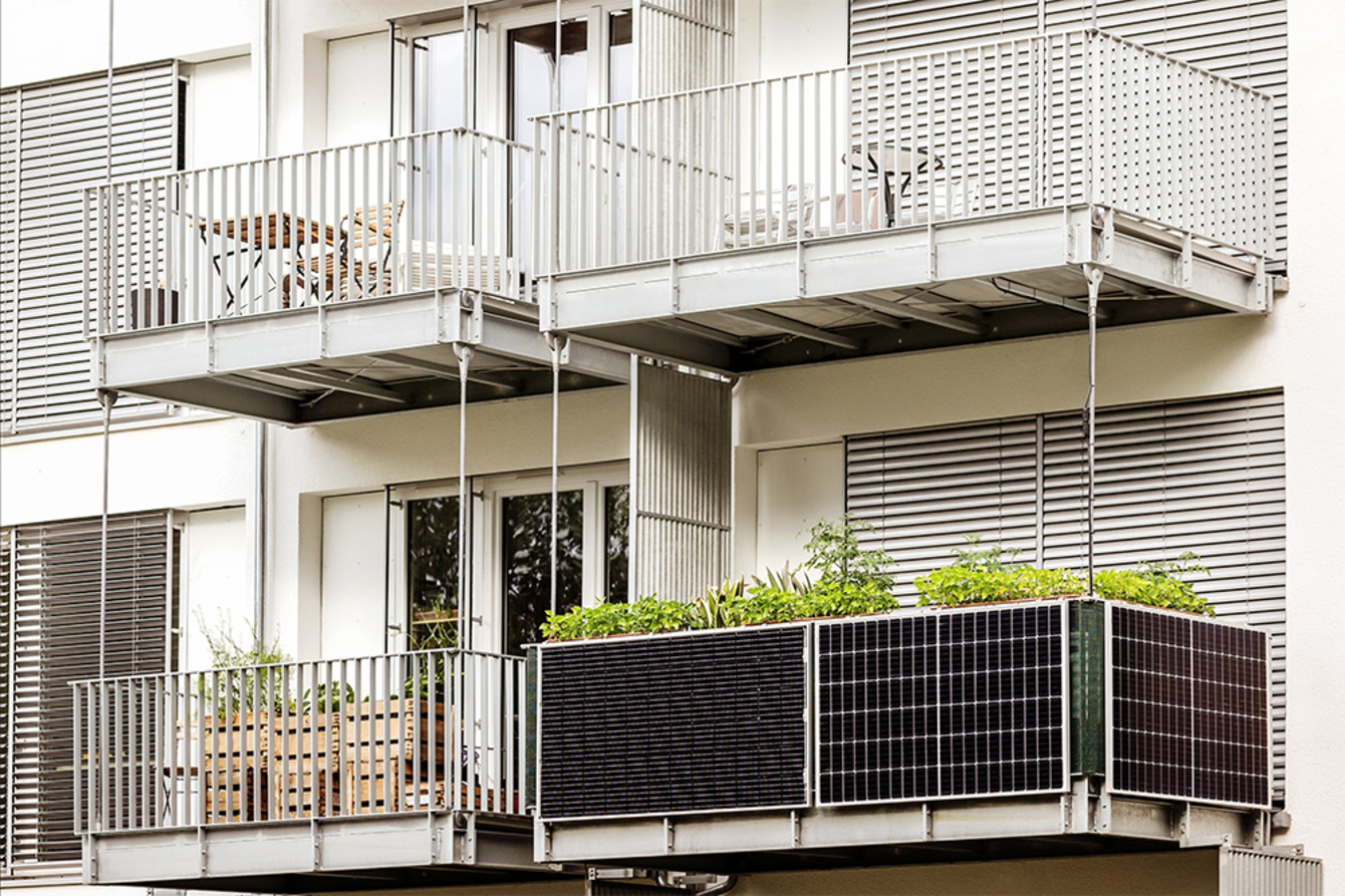Balkon&shy;kraftwerk bei Borst Elektro in Stuttgart